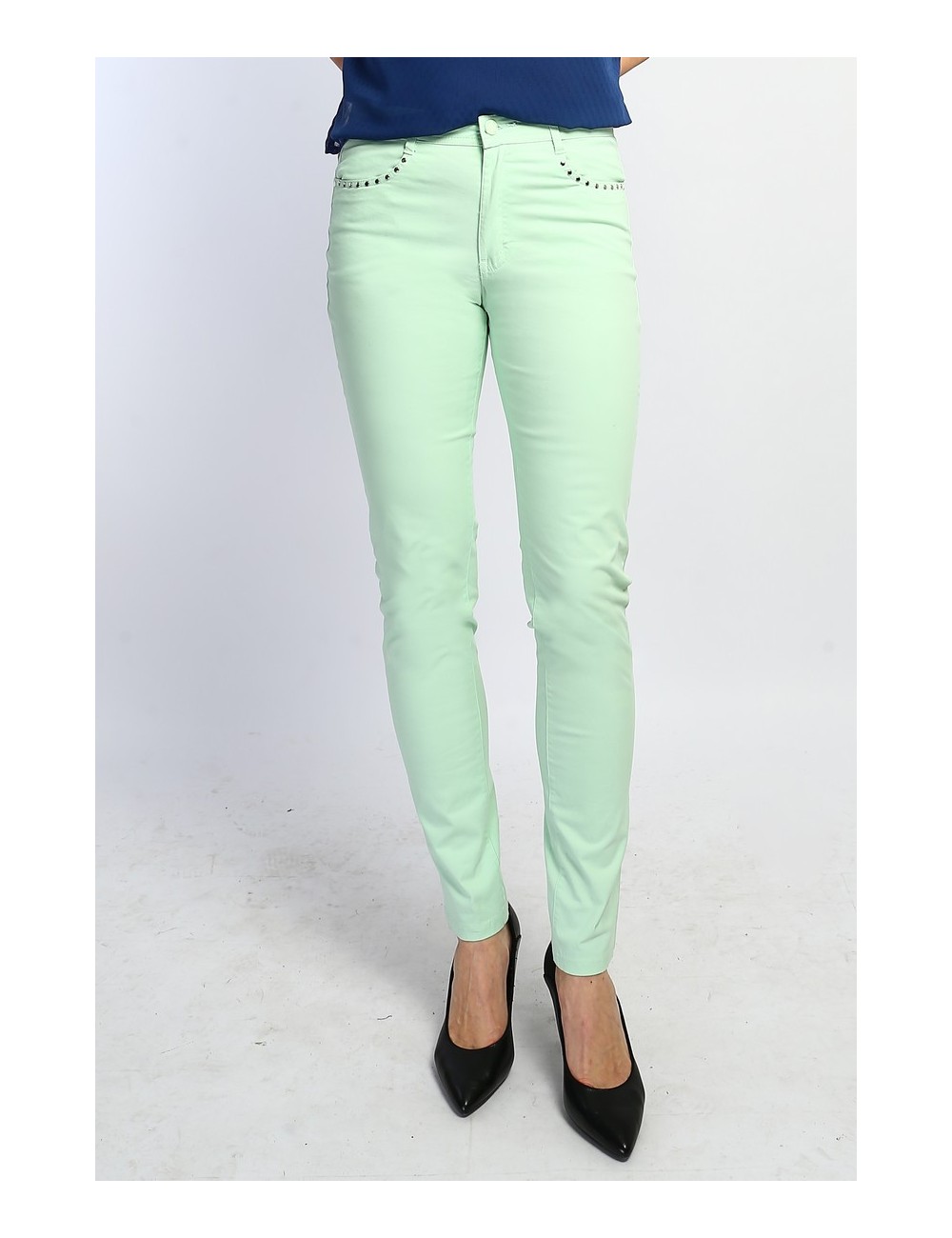 Pantalon slim menthe accessoires clous