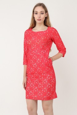 Robe en dentelle corail